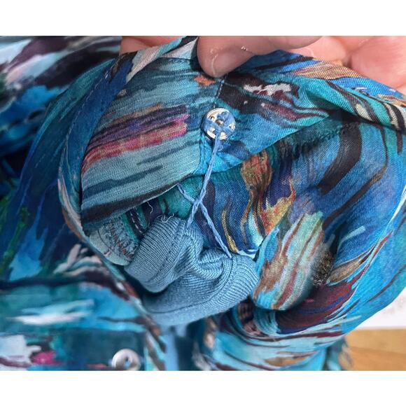 Soft Surroundings Women's Medium Blue Abstract Amelie Top Boho Button Up NWT - Picture 9 of 9